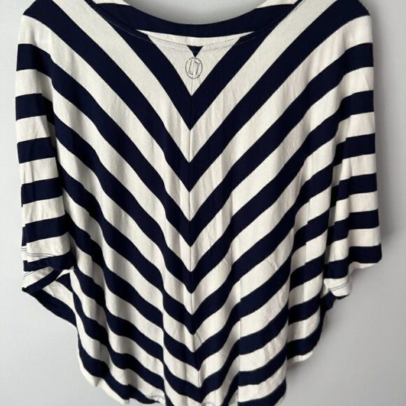 EUC Laurel, Size 10, Diagonal Cut, Loose Beautiful Top - Picture 2 of 9